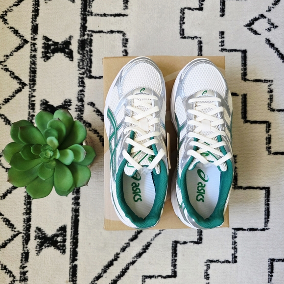 ASICS GEL 1130- White and Green. NWT. Never Worn. AUTHENTIC. - Picture 3 of 7